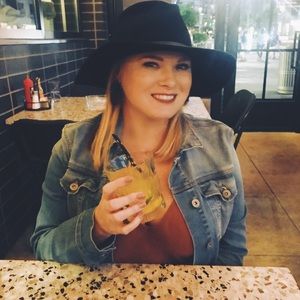 Meet your Posher, Stephanie